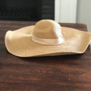New express oversized sun hat!
